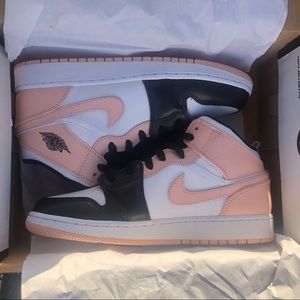 Air Jordan 1 Mid
Arctic Orange Black Toe (GS)